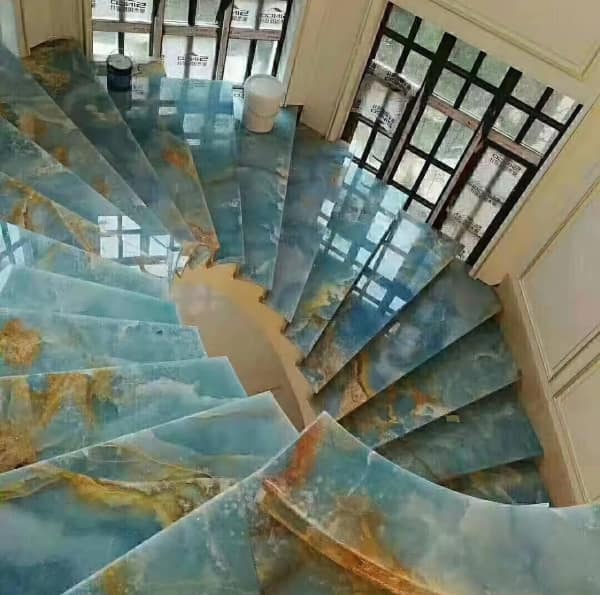Лестница из голубого оникса